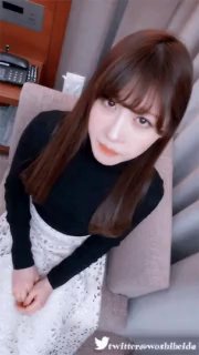 【露脸车震被插喷】开路虎的美腿少妇出轨，和我白天在公园露天车震被插喷
